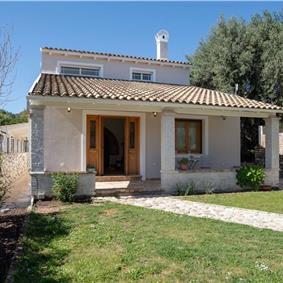 3 bedroom villa with pool in Kassiopi, Corfu, sleeps 7